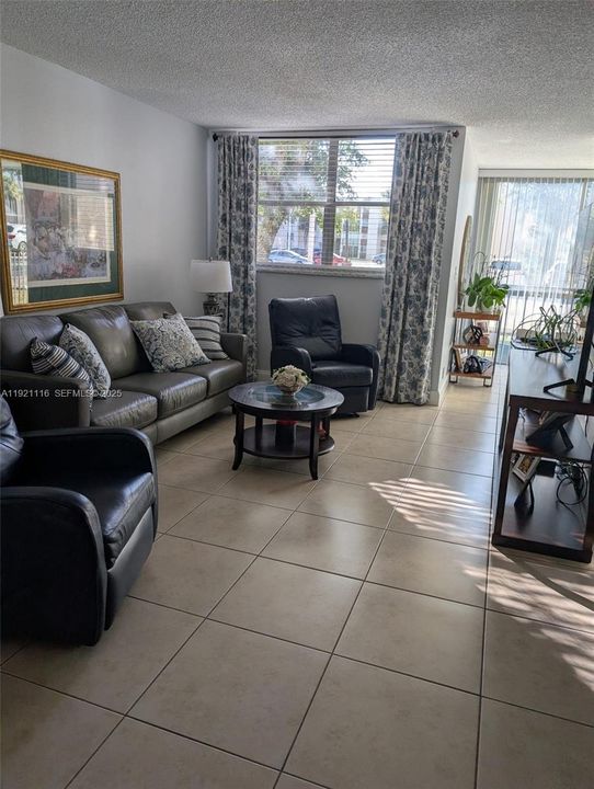 For Sale: $330,000 (3 beds, 2 baths, 1266 Square Feet)