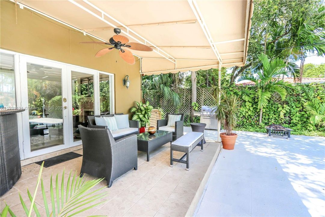 出租: $6,800 (3 贝兹, 3 浴室, 2008 平方英尺)