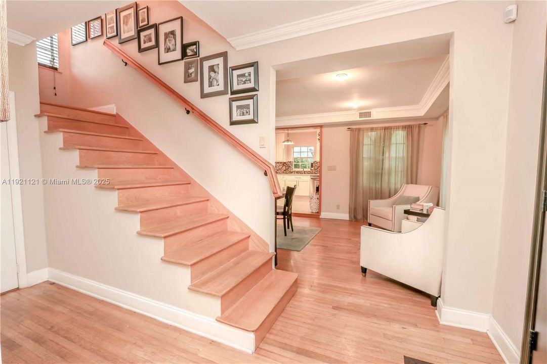 出租: $6,800 (3 贝兹, 3 浴室, 2008 平方英尺)