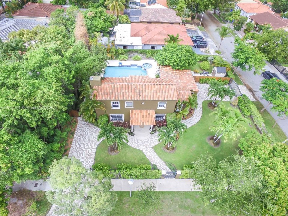 出租: $6,800 (3 贝兹, 3 浴室, 2008 平方英尺)