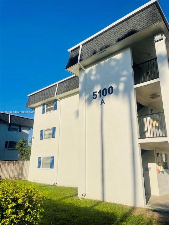 В аренду: $1,950 (2 спален, 2 ванн, 990 Квадратных фут)