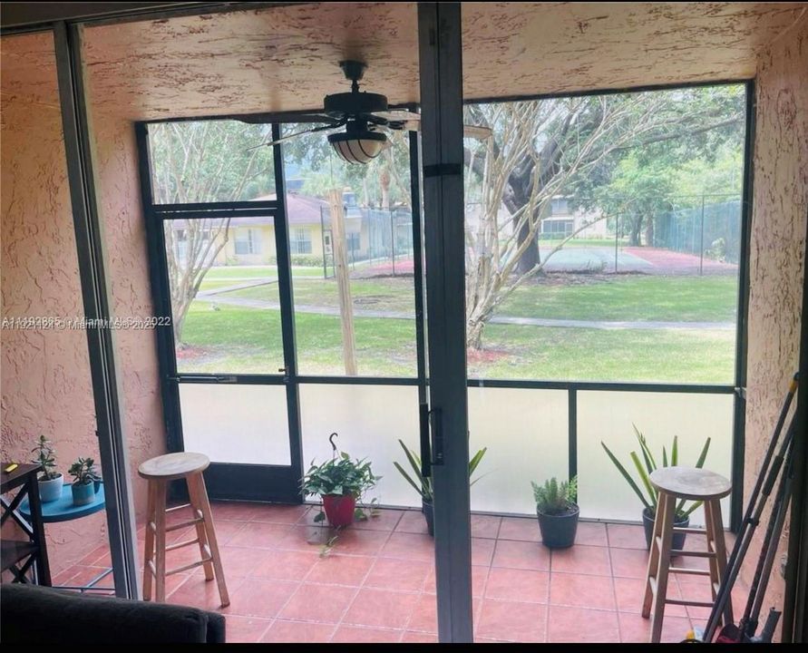 В аренду: $1,950 (2 спален, 2 ванн, 990 Квадратных фут)