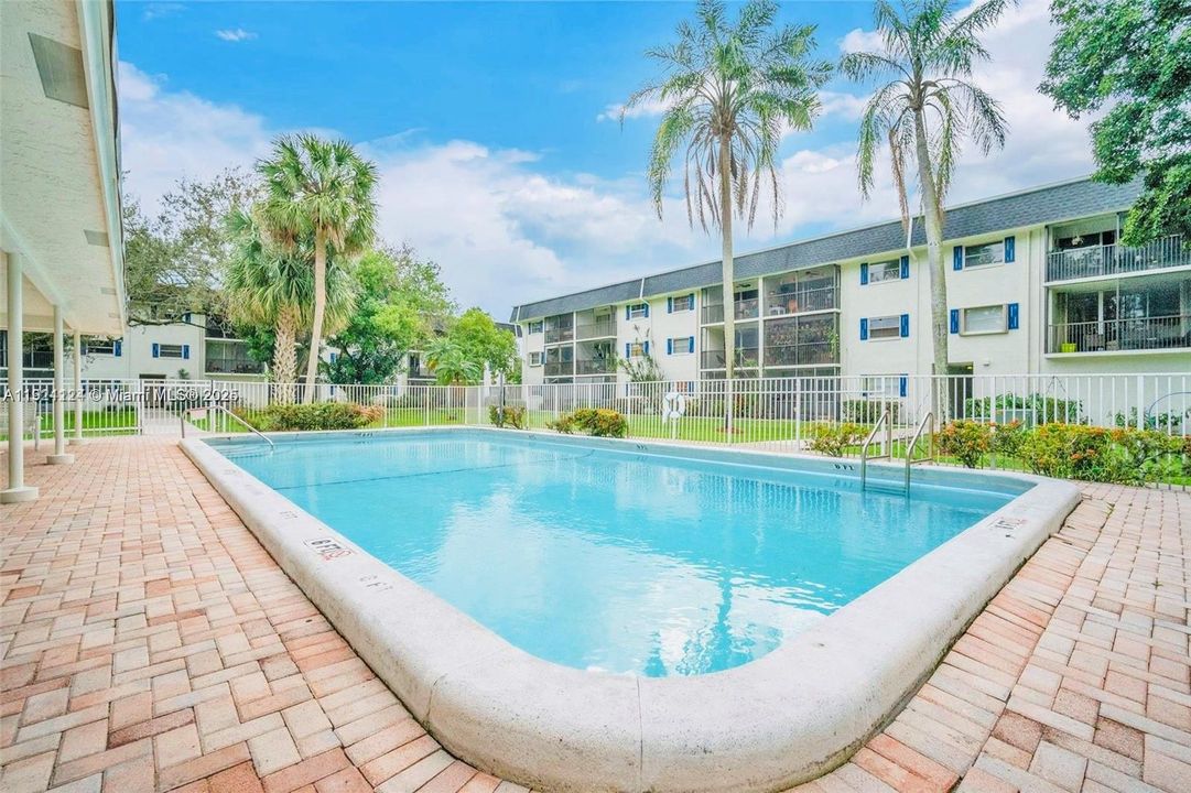 В аренду: $1,950 (2 спален, 2 ванн, 990 Квадратных фут)