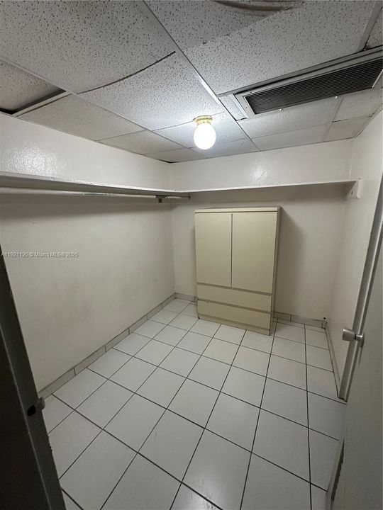 В аренду: $1,150 (0 спален, 1 ванн, 320 Квадратных фут)