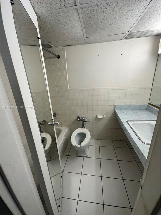 В аренду: $1,150 (0 спален, 1 ванн, 320 Квадратных фут)