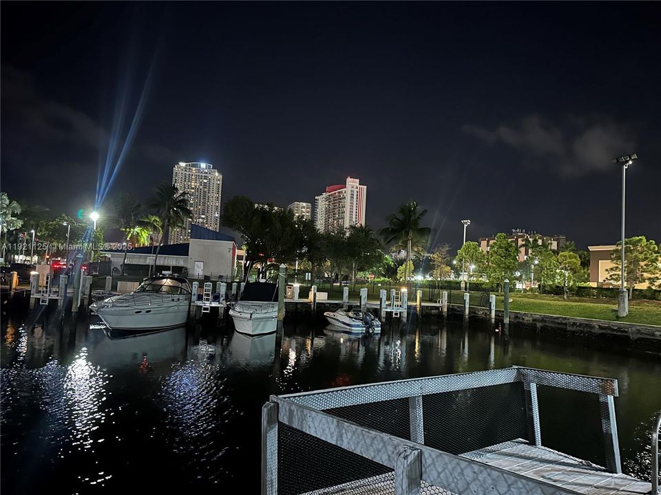 В аренду: $1,150 (0 спален, 1 ванн, 320 Квадратных фут)