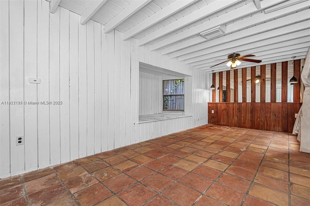 Под контрактом: $5,000 (3 спален, 2 ванн, 2096 Квадратных фут)