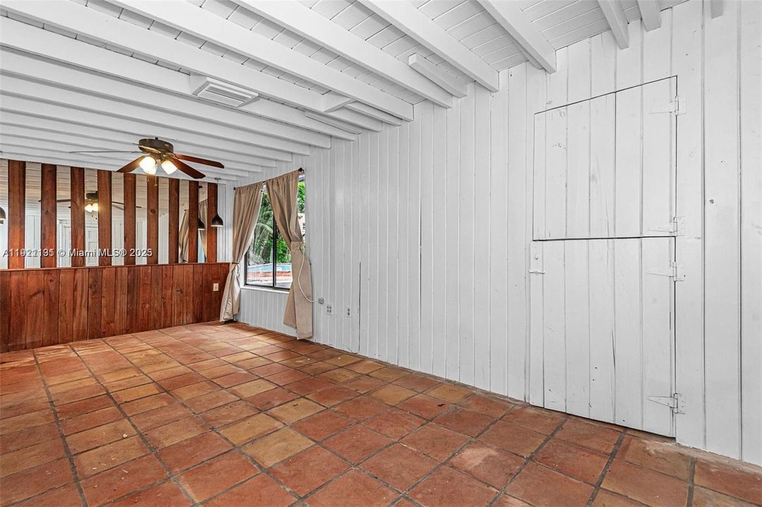 Под контрактом: $5,000 (3 спален, 2 ванн, 2096 Квадратных фут)