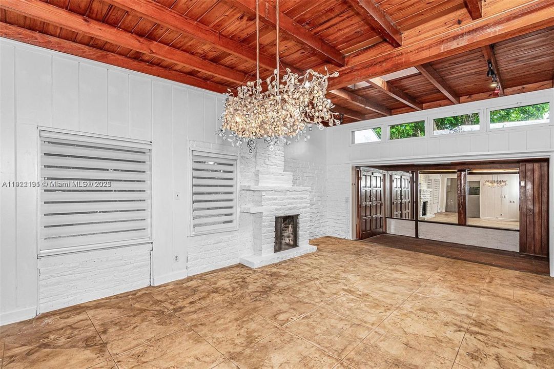 Под контрактом: $5,000 (3 спален, 2 ванн, 2096 Квадратных фут)