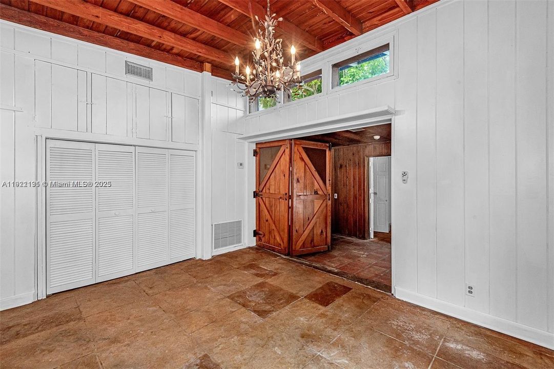 Под контрактом: $5,000 (3 спален, 2 ванн, 2096 Квадратных фут)