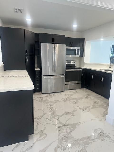 待售: $610,000 (4 贝兹, 2 浴室, 1765 平方英尺)