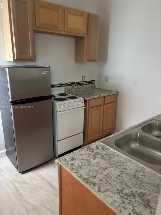 В аренду: $1,300 (0 спален, 1 ванн, 3562 Квадратных фут)