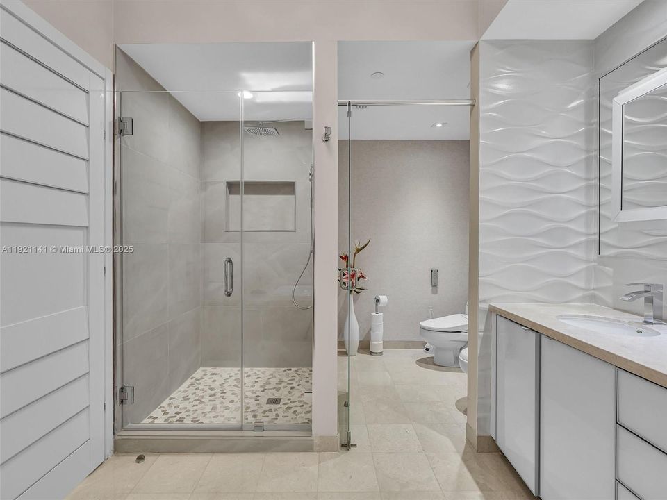 For Rent: $17,500 (3 beds, 3 baths, 3216 Square Feet)