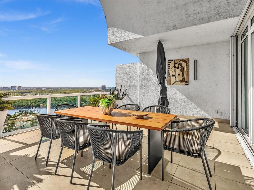 For Rent: $17,500 (3 beds, 3 baths, 3216 Square Feet)