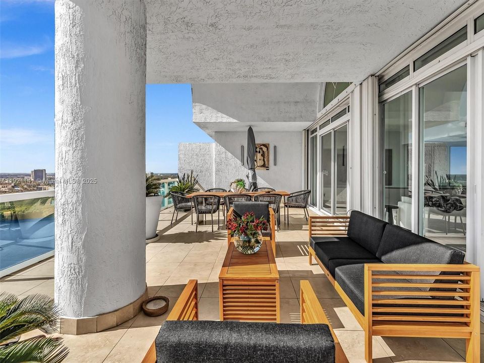 For Rent: $17,500 (3 beds, 3 baths, 3216 Square Feet)