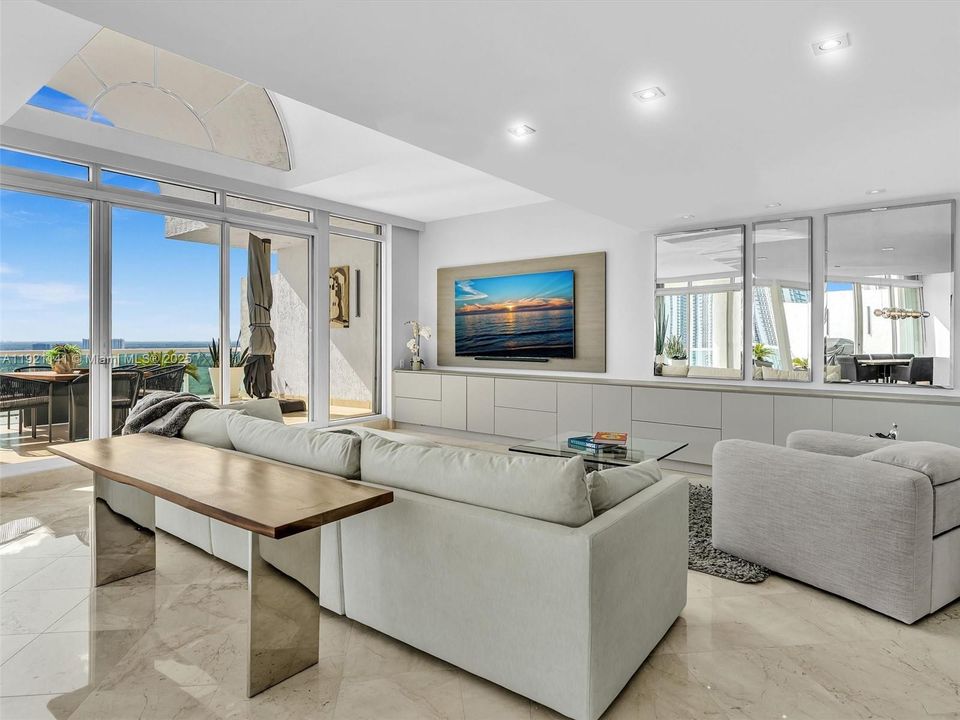 For Rent: $17,500 (3 beds, 3 baths, 3216 Square Feet)