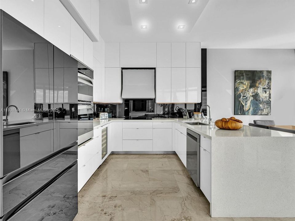 For Rent: $17,500 (3 beds, 3 baths, 3216 Square Feet)