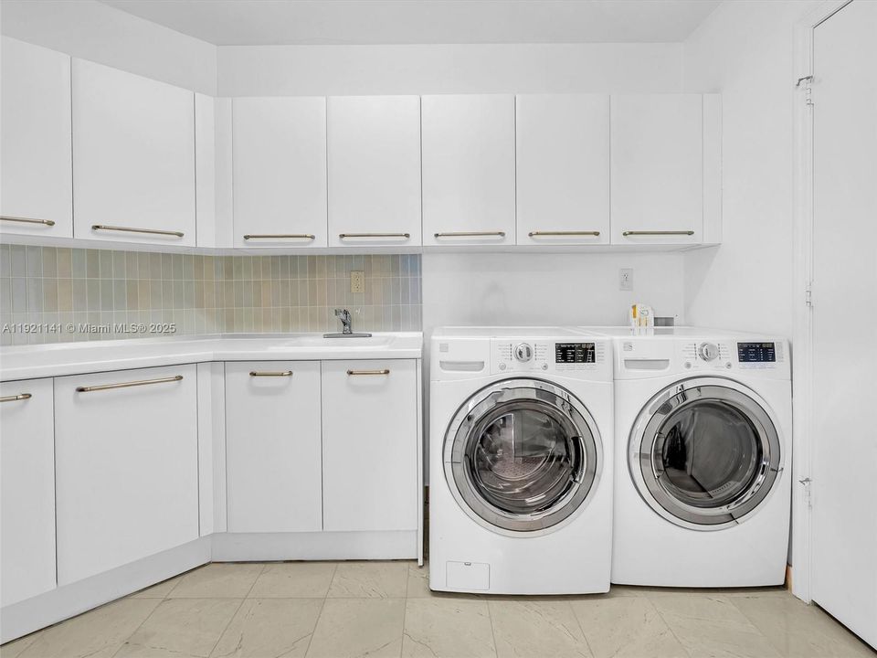 For Rent: $17,500 (3 beds, 3 baths, 3216 Square Feet)