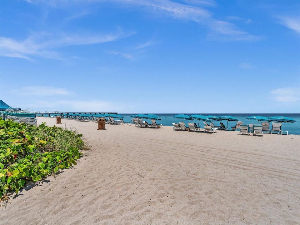 For Rent: $17,500 (3 beds, 3 baths, 3216 Square Feet)