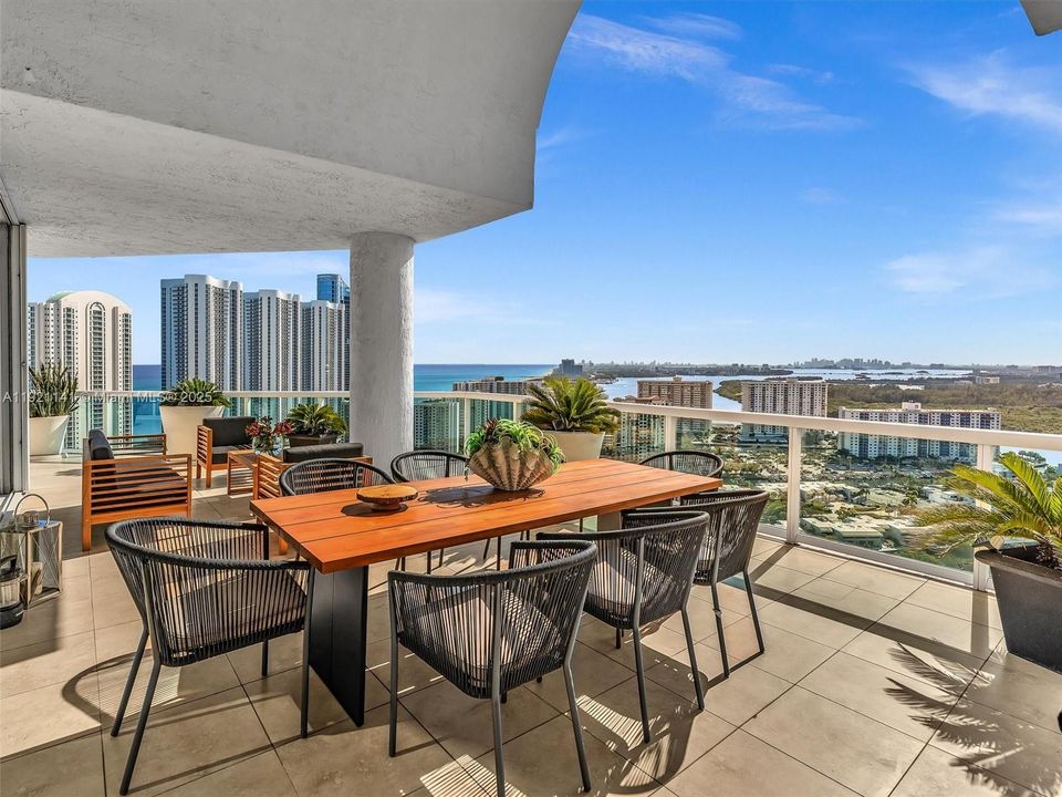 For Rent: $17,500 (3 beds, 3 baths, 3216 Square Feet)