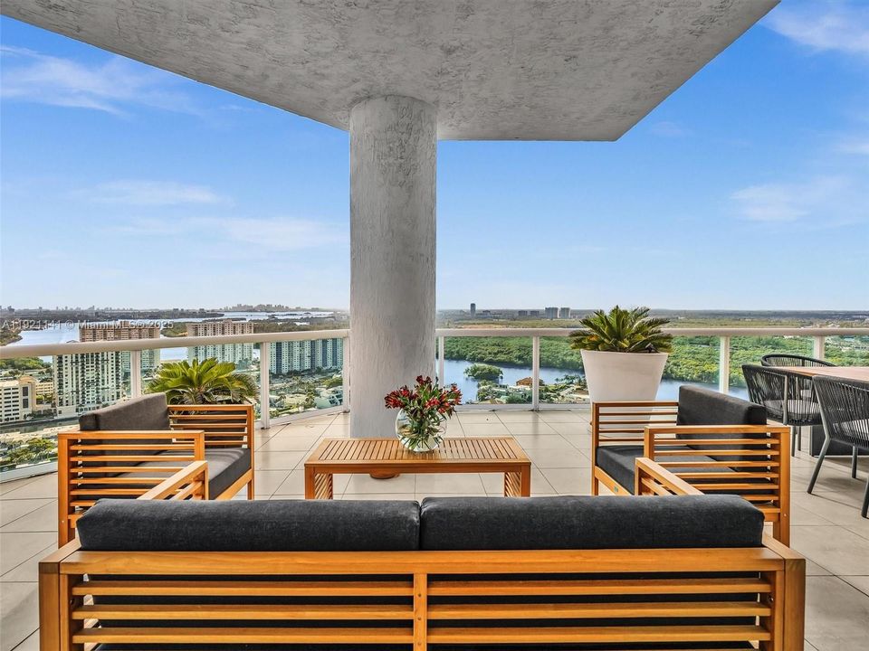 For Rent: $17,500 (3 beds, 3 baths, 3216 Square Feet)