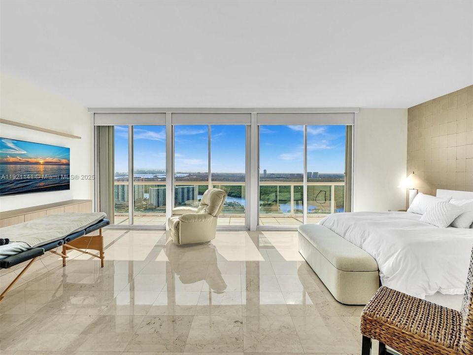 For Rent: $17,500 (3 beds, 3 baths, 3216 Square Feet)