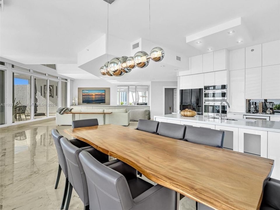 For Rent: $17,500 (3 beds, 3 baths, 3216 Square Feet)