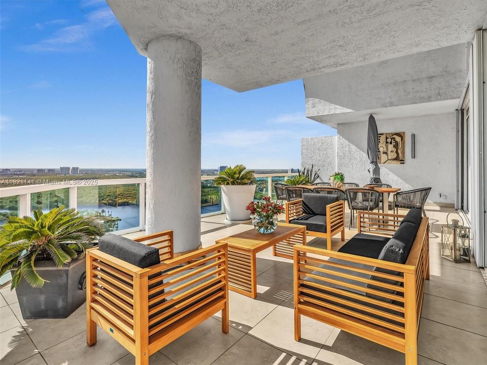 For Rent: $17,500 (3 beds, 3 baths, 3216 Square Feet)