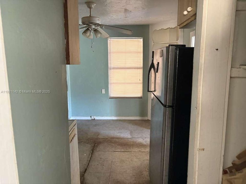 待售: $320,000 (2 贝兹, 1 浴室, 1182 平方英尺)