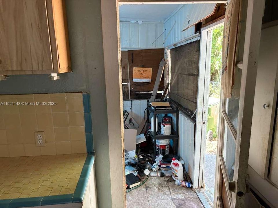 待售: $320,000 (2 贝兹, 1 浴室, 1182 平方英尺)