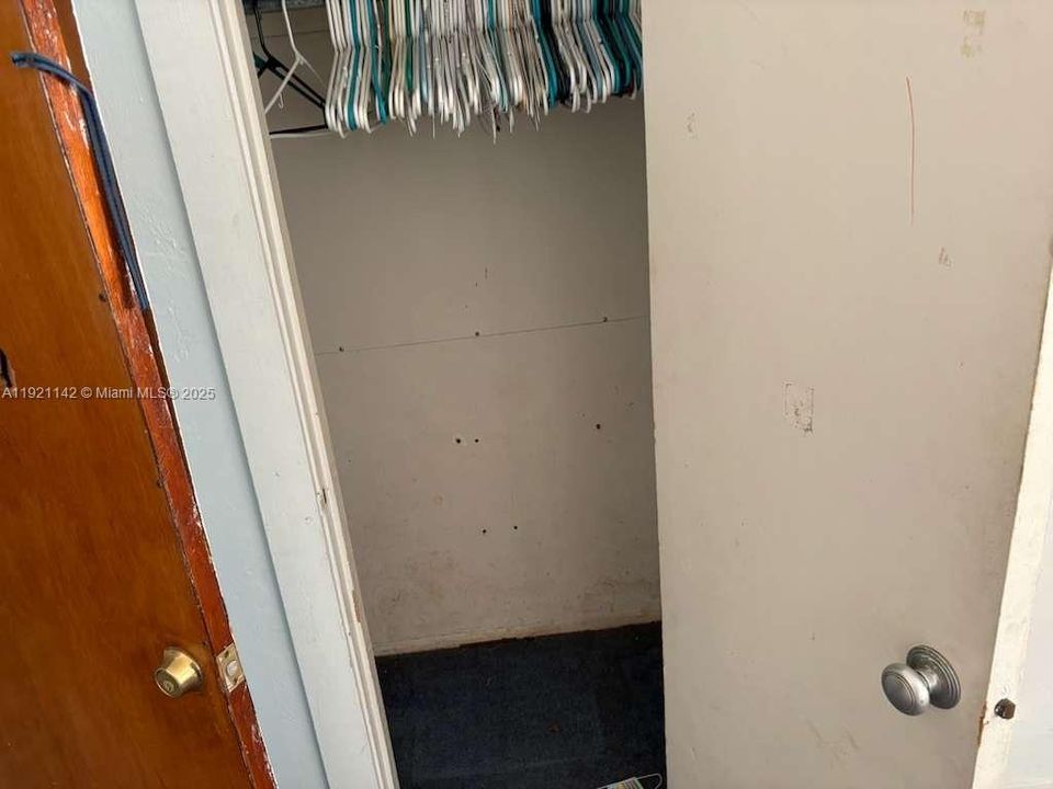 待售: $320,000 (2 贝兹, 1 浴室, 1182 平方英尺)