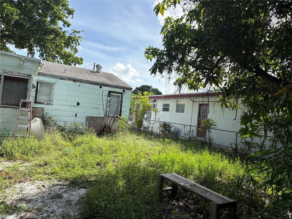 待售: $320,000 (2 贝兹, 1 浴室, 1182 平方英尺)