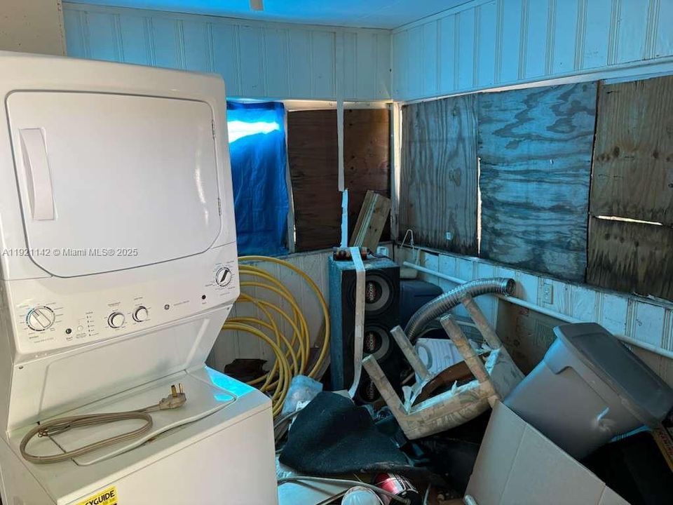 待售: $320,000 (2 贝兹, 1 浴室, 1182 平方英尺)