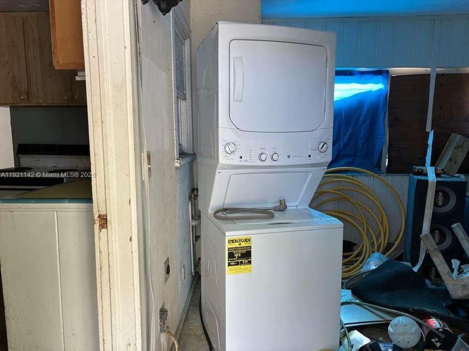 待售: $320,000 (2 贝兹, 1 浴室, 1182 平方英尺)