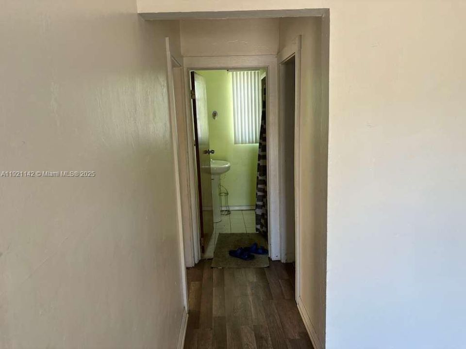 待售: $320,000 (2 贝兹, 1 浴室, 1182 平方英尺)