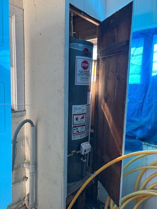 待售: $320,000 (2 贝兹, 1 浴室, 1182 平方英尺)