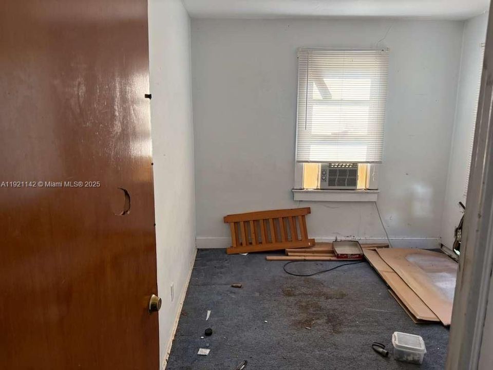 待售: $320,000 (2 贝兹, 1 浴室, 1182 平方英尺)