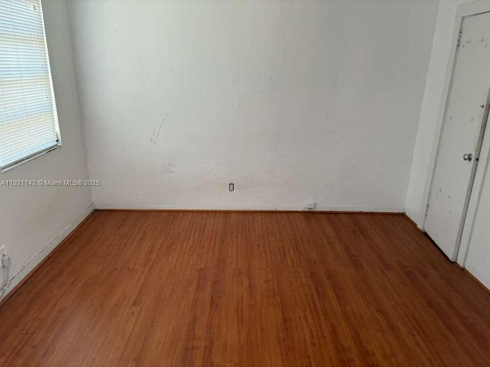 待售: $320,000 (2 贝兹, 1 浴室, 1182 平方英尺)