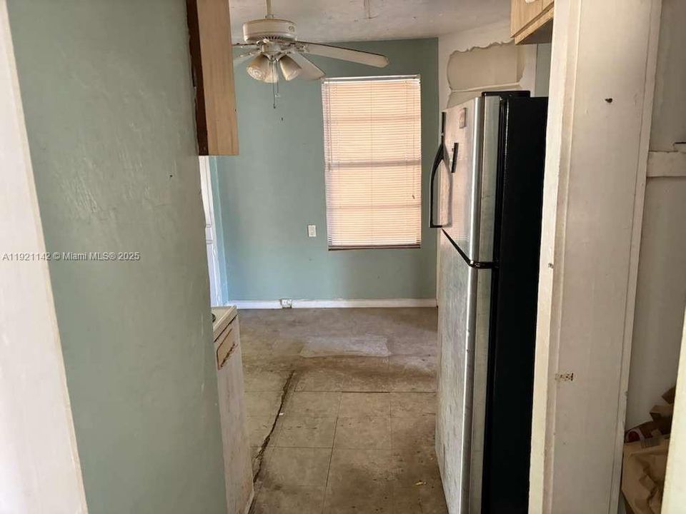 待售: $320,000 (2 贝兹, 1 浴室, 1182 平方英尺)