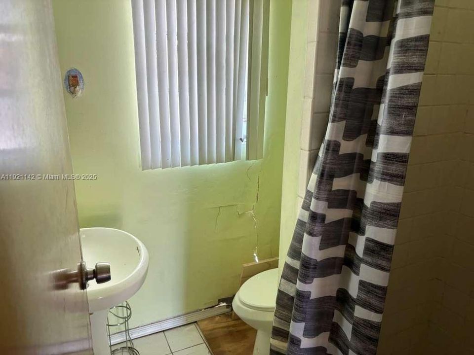 待售: $320,000 (2 贝兹, 1 浴室, 1182 平方英尺)