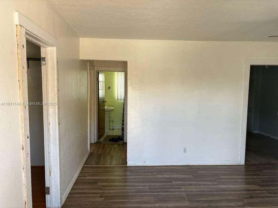 待售: $320,000 (2 贝兹, 1 浴室, 1182 平方英尺)