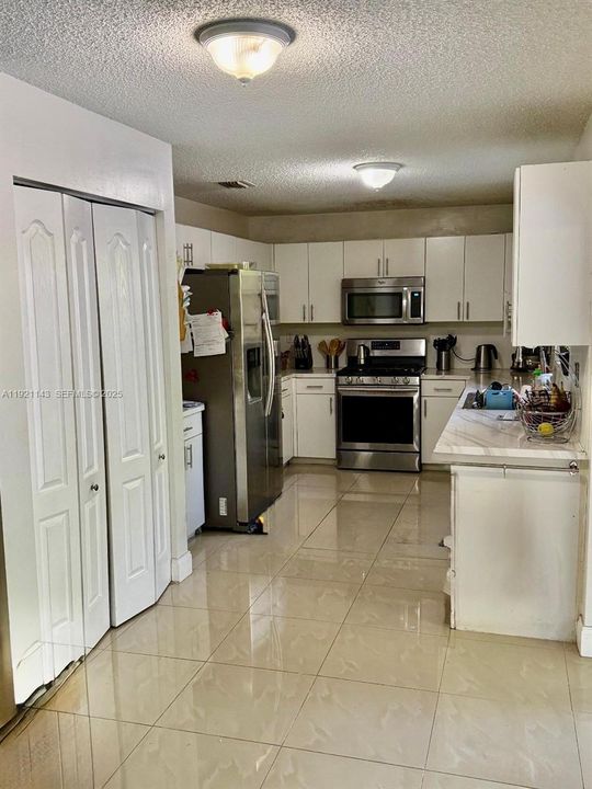 For Sale: $695,000 (4 beds, 3 baths, 2489 Square Feet)