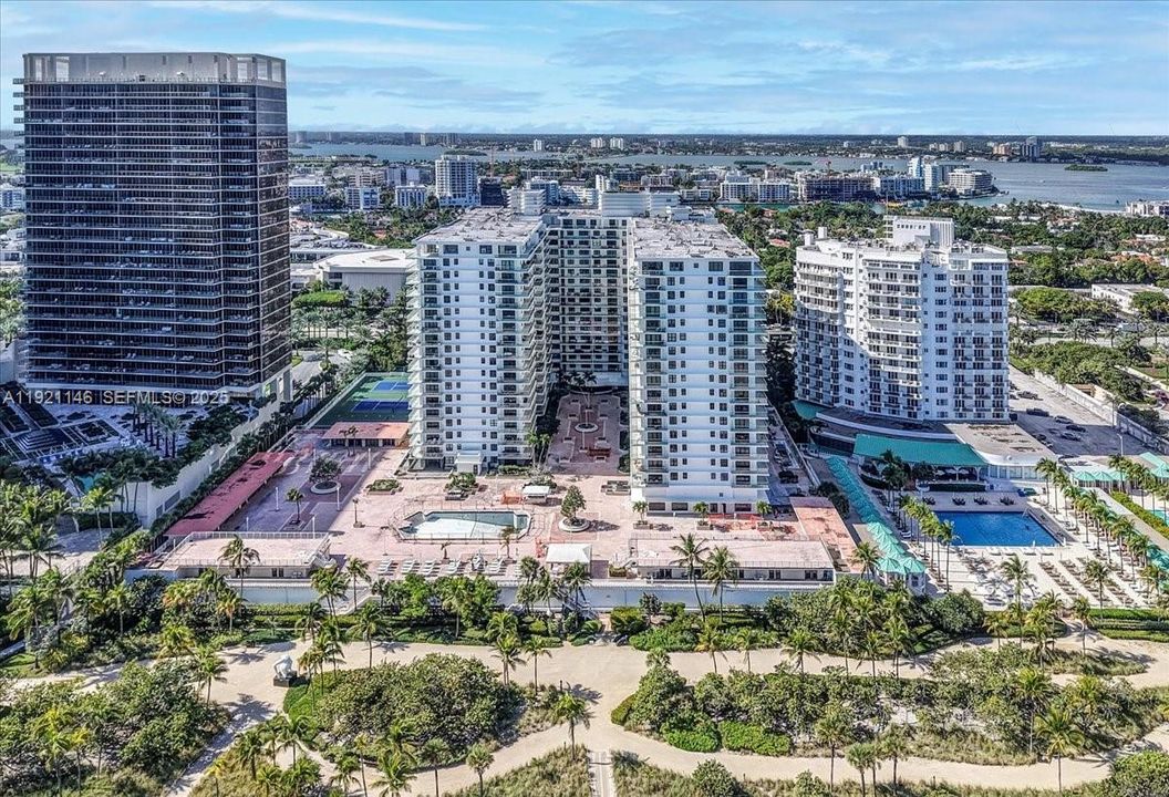 For Sale: $3,100,000 (3 beds, 2 baths, 1983 Square Feet)