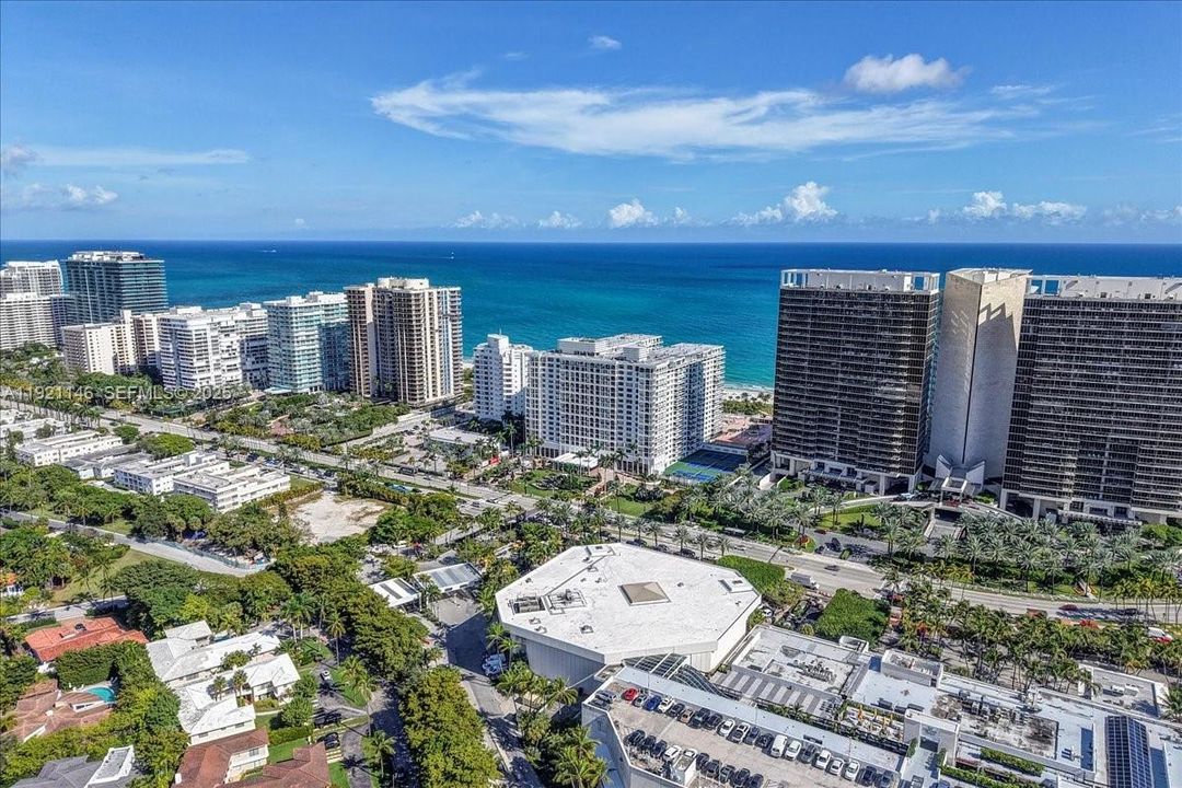 For Sale: $3,100,000 (3 beds, 2 baths, 1983 Square Feet)