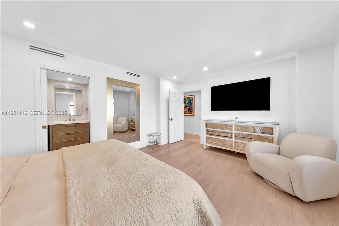 For Sale: $3,100,000 (3 beds, 2 baths, 1983 Square Feet)