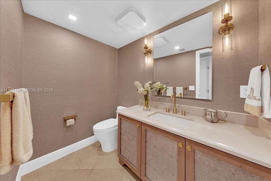 For Sale: $3,100,000 (3 beds, 2 baths, 1983 Square Feet)