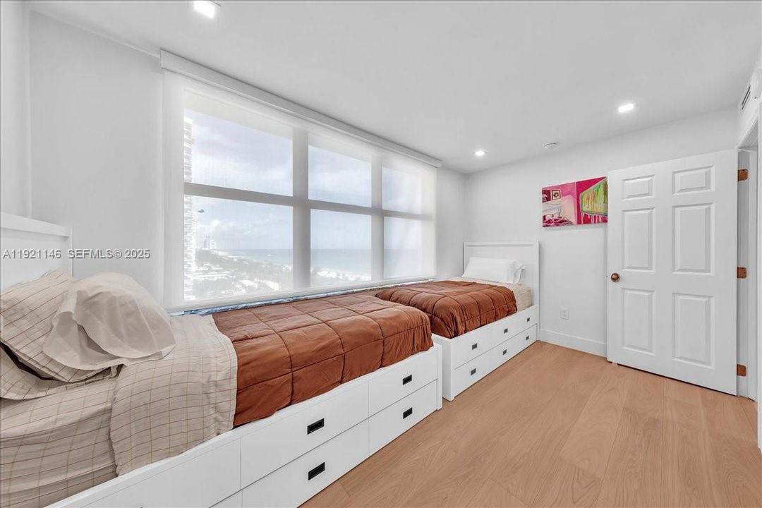 For Sale: $3,100,000 (3 beds, 2 baths, 1983 Square Feet)