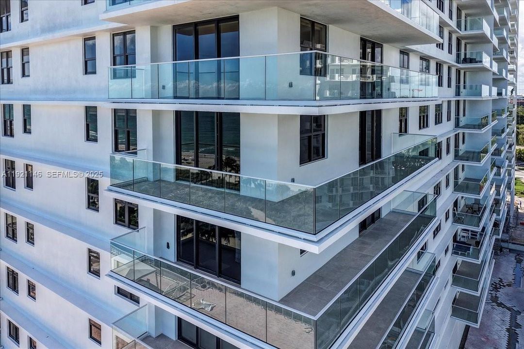 For Sale: $3,100,000 (3 beds, 2 baths, 1983 Square Feet)