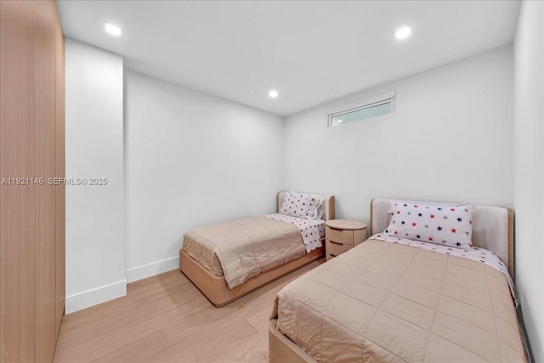 For Sale: $3,100,000 (3 beds, 2 baths, 1983 Square Feet)