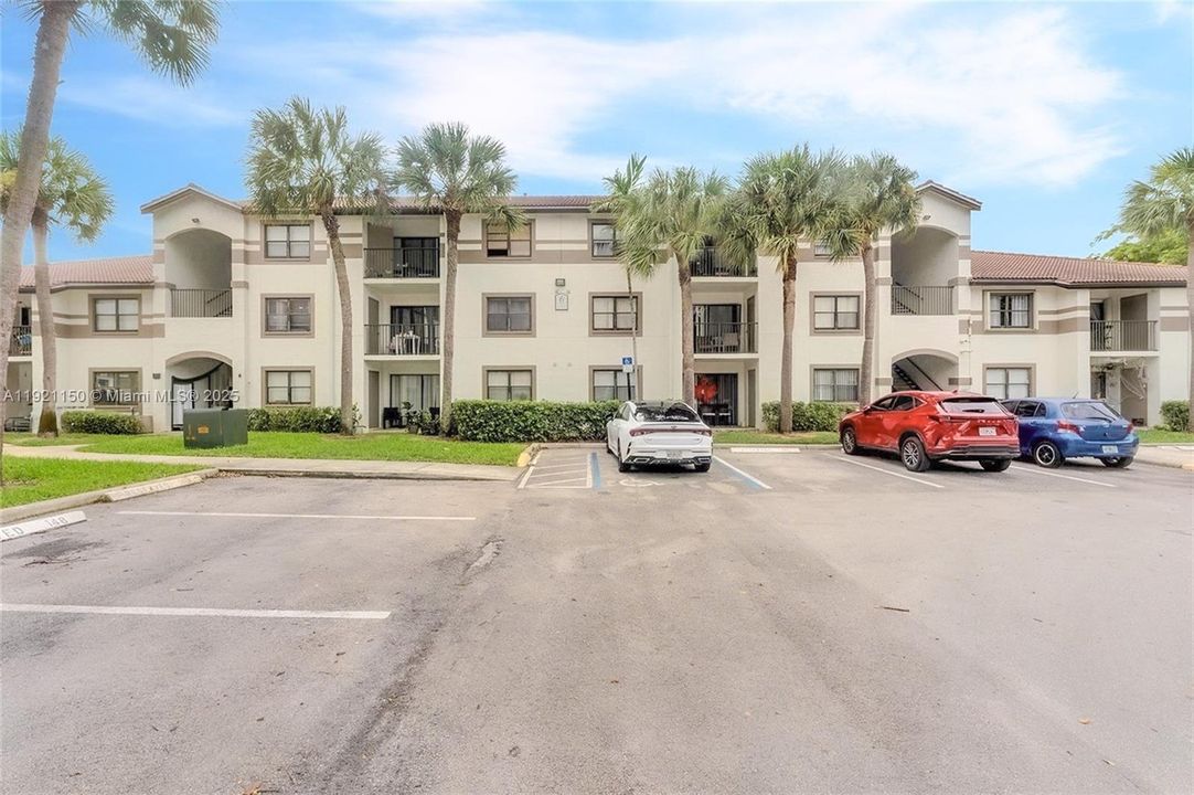 For Rent: $1,690 (1 beds, 1 baths, 841 Square Feet)